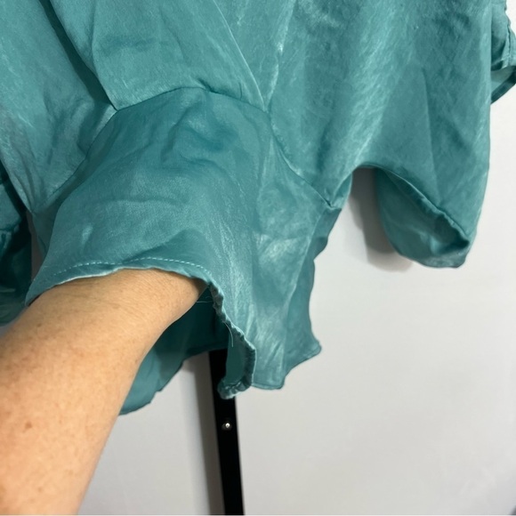 Peachpuff Flowy blouse, satin soft, bowtie back, billowy sleeves, small - Picture 3 of 9